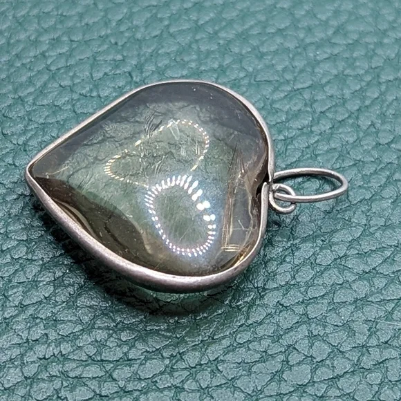 ✨ Heart-Shaped Rutilated Quartz Pendant ✨ - Picture 2 of 7